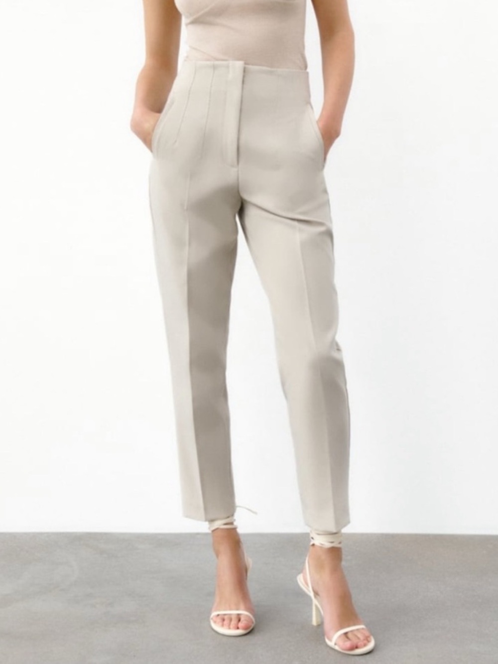 Zara pants with a high waist. (White)